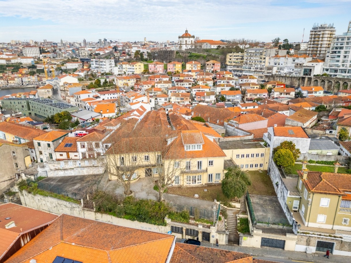 Palast zu verkaufen im Zentrum von Vila Nova de Gaia, Portugal_256369