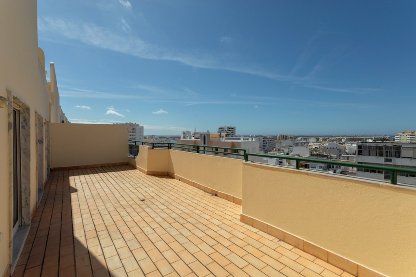 Fantástico ático de 5 dormitorios en venta en Faro, Algarve_256700