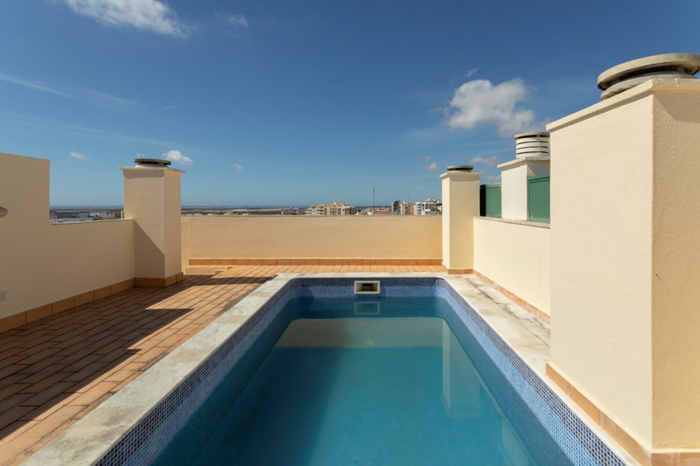 Fantástico ático de 5 dormitorios en venta en Faro, Algarve_256705