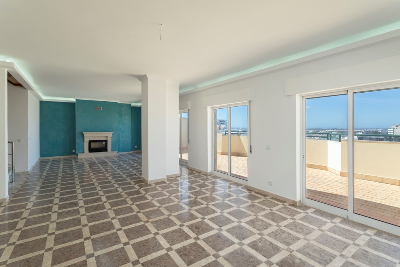 Fantastique penthouse de 5 chambres à vendre à Faro, Algarve_256708