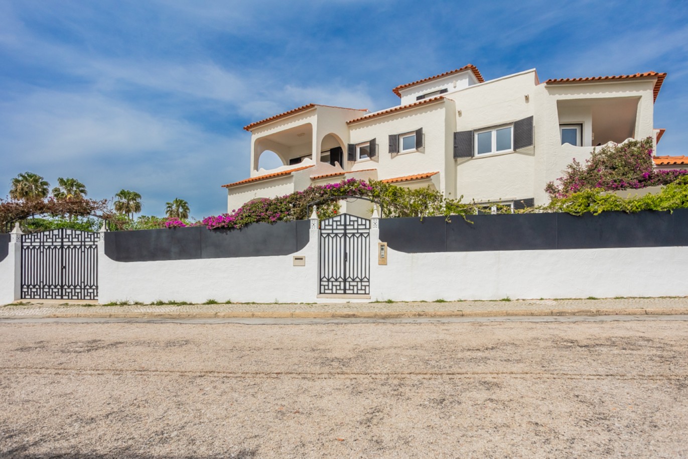 Moradia V7 com piscina, para venda, em Porches, Algarve_256788