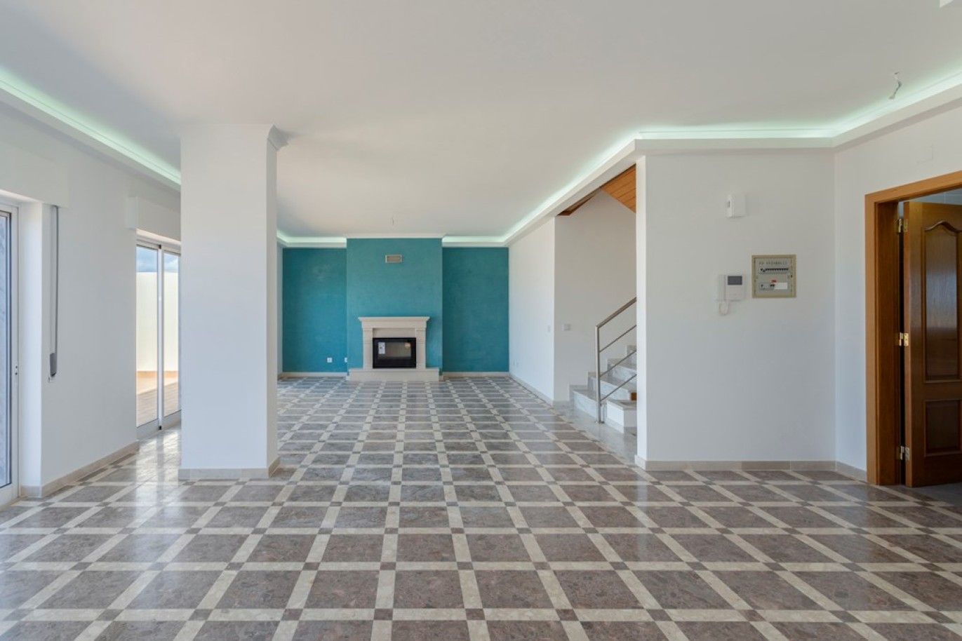 Fantástico ático de 5 dormitorios en venta en Faro, Algarve_256849