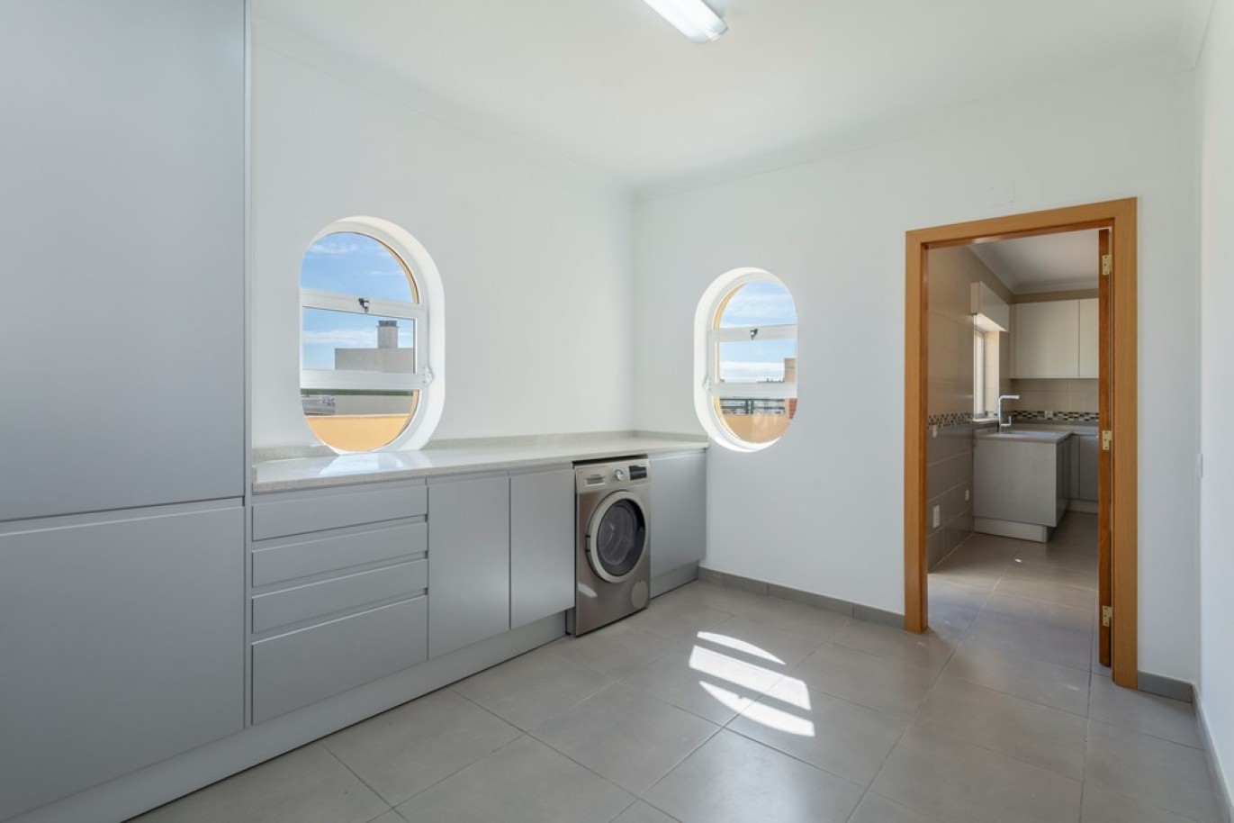 Fantástico ático de 5 dormitorios en venta en Faro, Algarve_256850