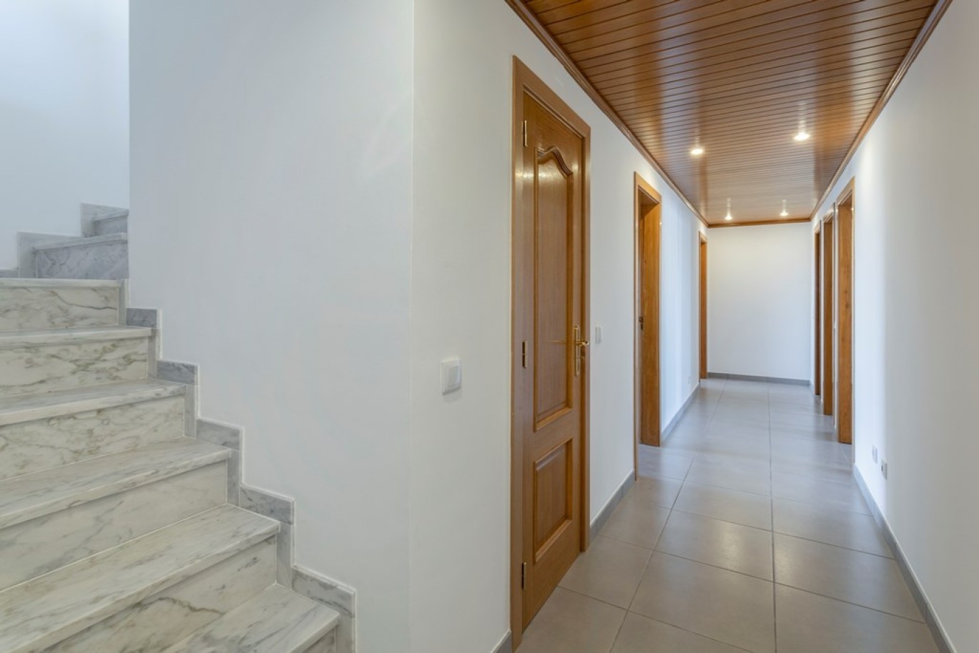 Fantástico ático de 5 dormitorios en venta en Faro, Algarve_256853