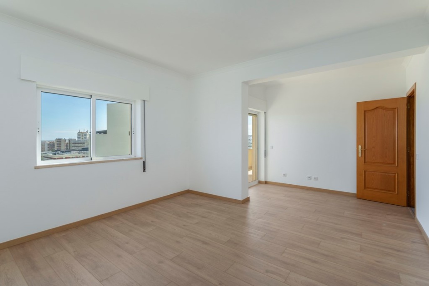 Fantástico ático de 5 dormitorios en venta en Faro, Algarve_256856