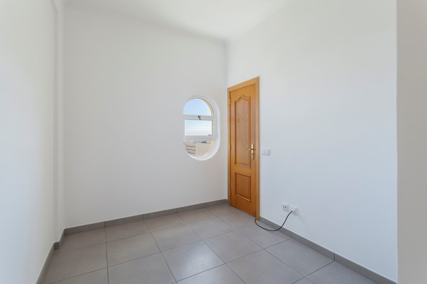 Fantástico ático de 5 dormitorios en venta en Faro, Algarve_256858