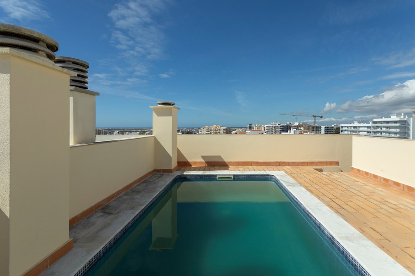 Fantástico ático de 5 dormitorios en venta en Faro, Algarve_256869