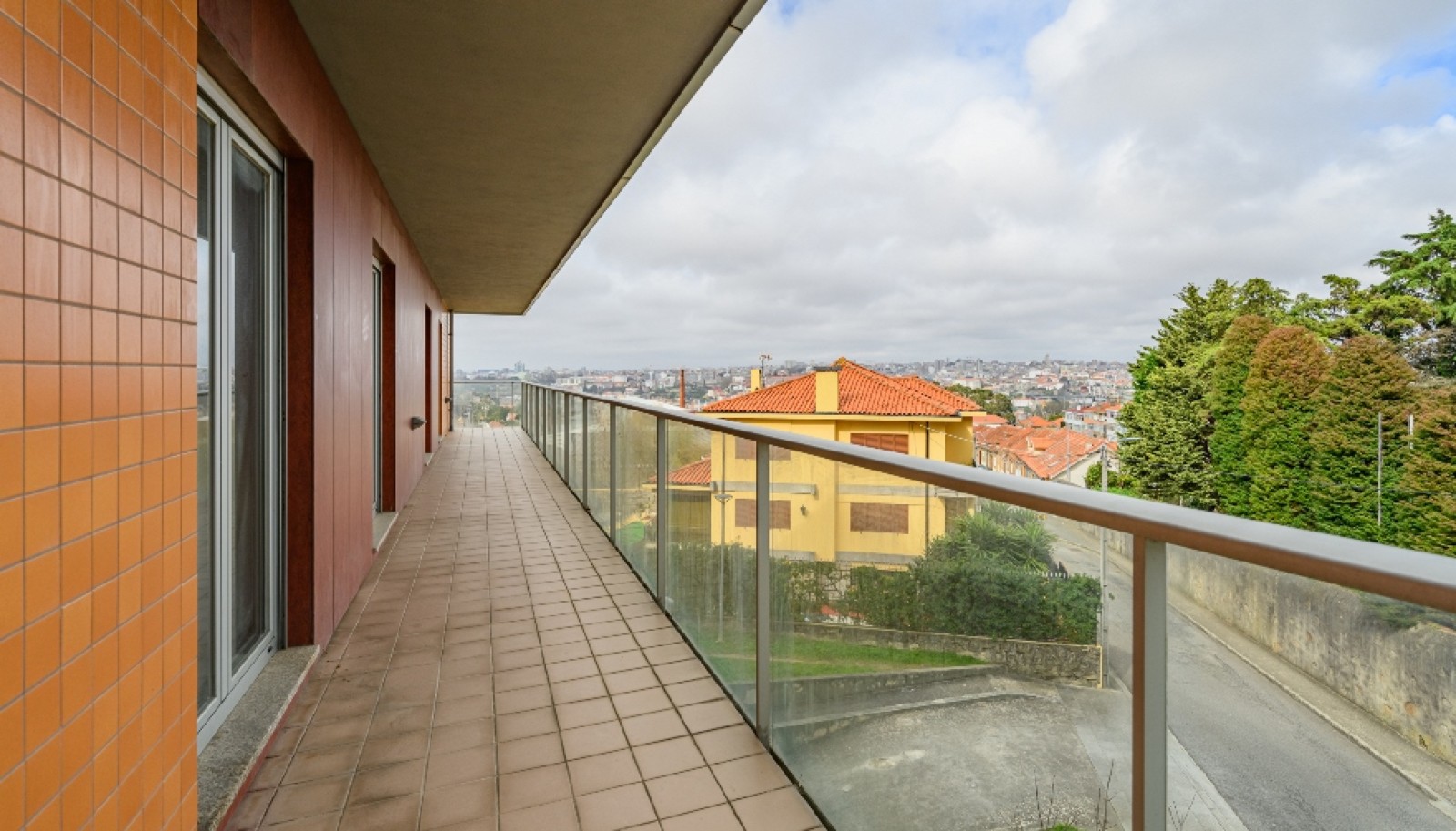 Apartamento T4 com varandas em Vila Nova de Gaia, Portugal_256912