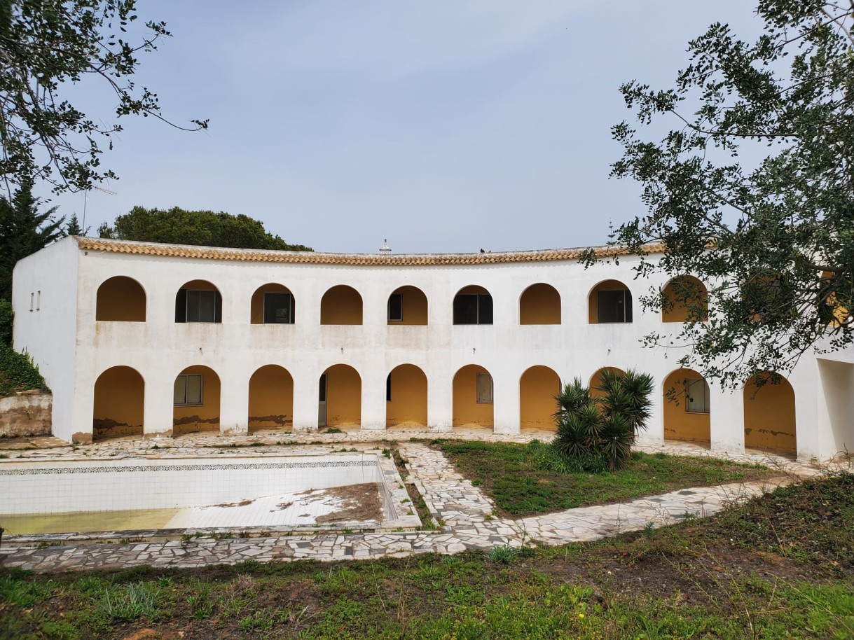 Commercial building for refurbishment in Quarteira, Algarve_256976