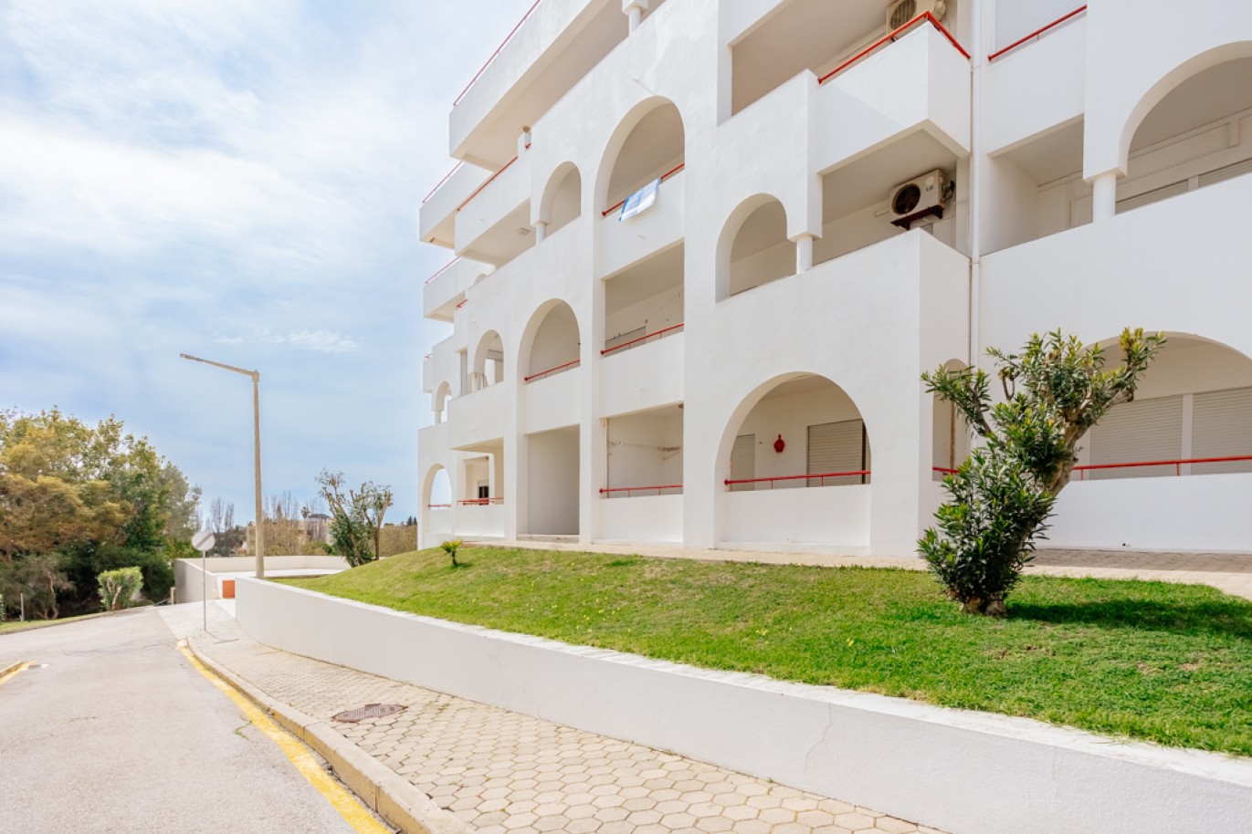 Apartamento com 1+1 quartos, com vista mar, para venda em Porches, Algarve_257028