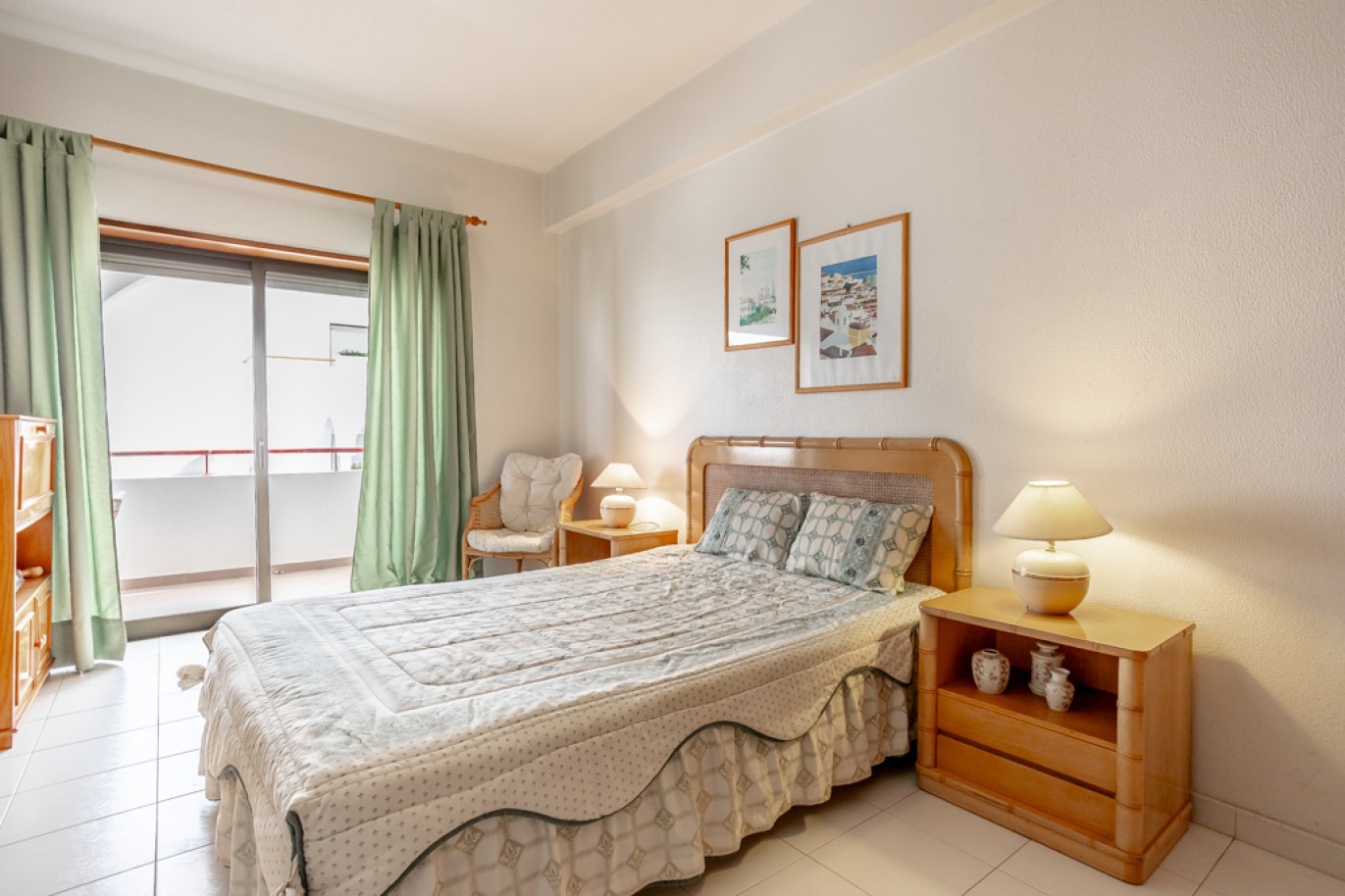 Apartamento com 1+1 quartos, com vista mar, para venda em Porches, Algarve_257037