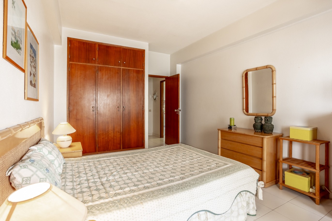 Apartamento com 1+1 quartos, com vista mar, para venda em Porches, Algarve_257041