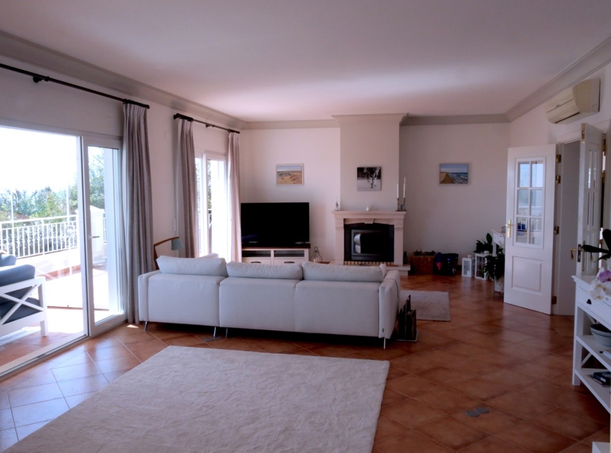 Fantastic 4-bedroom villa with pool and sea views in Luz, Lagos, Algarve_257097