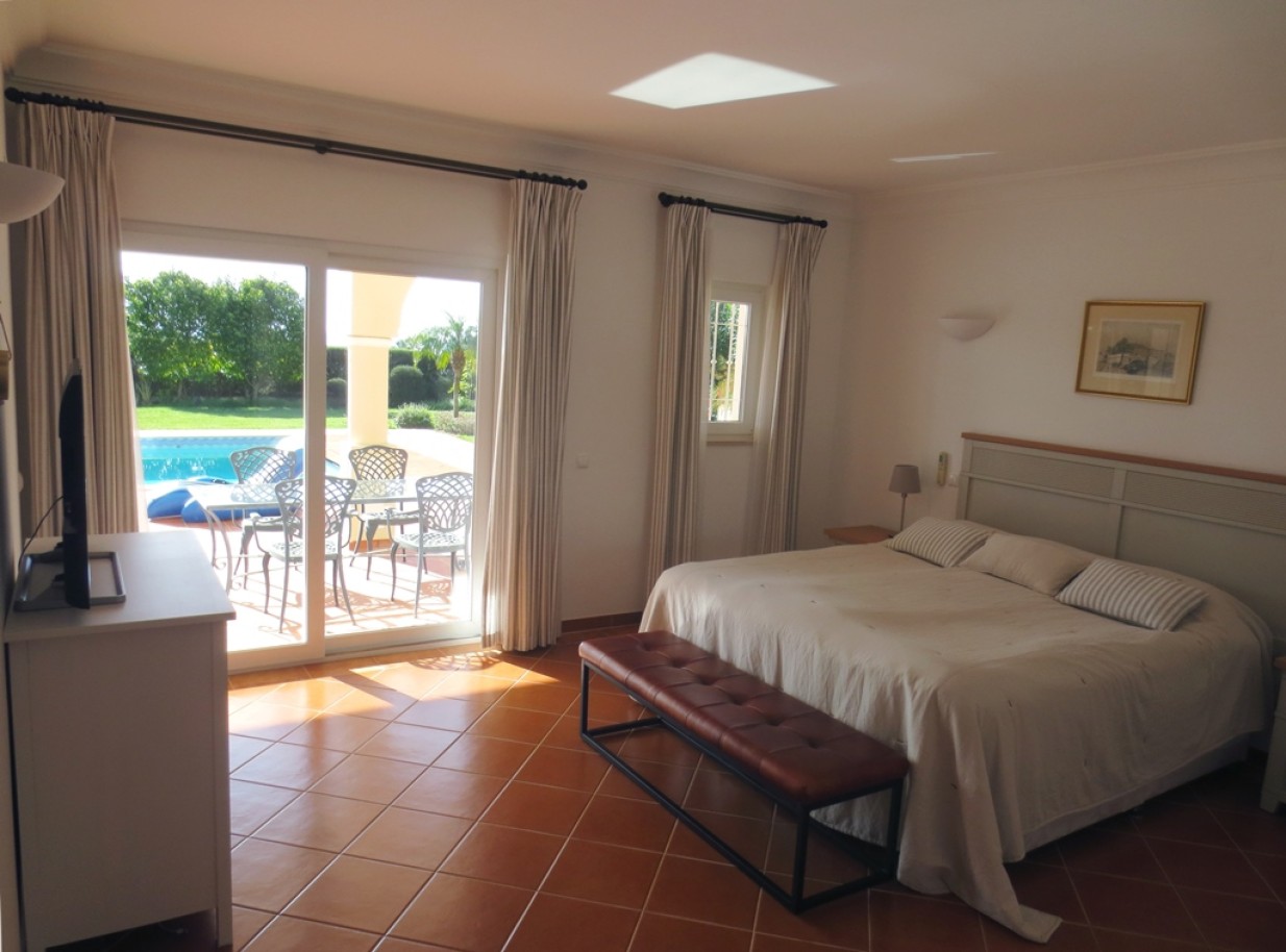 Fantastic 4-bedroom villa with pool and sea views in Luz, Lagos, Algarve_257105