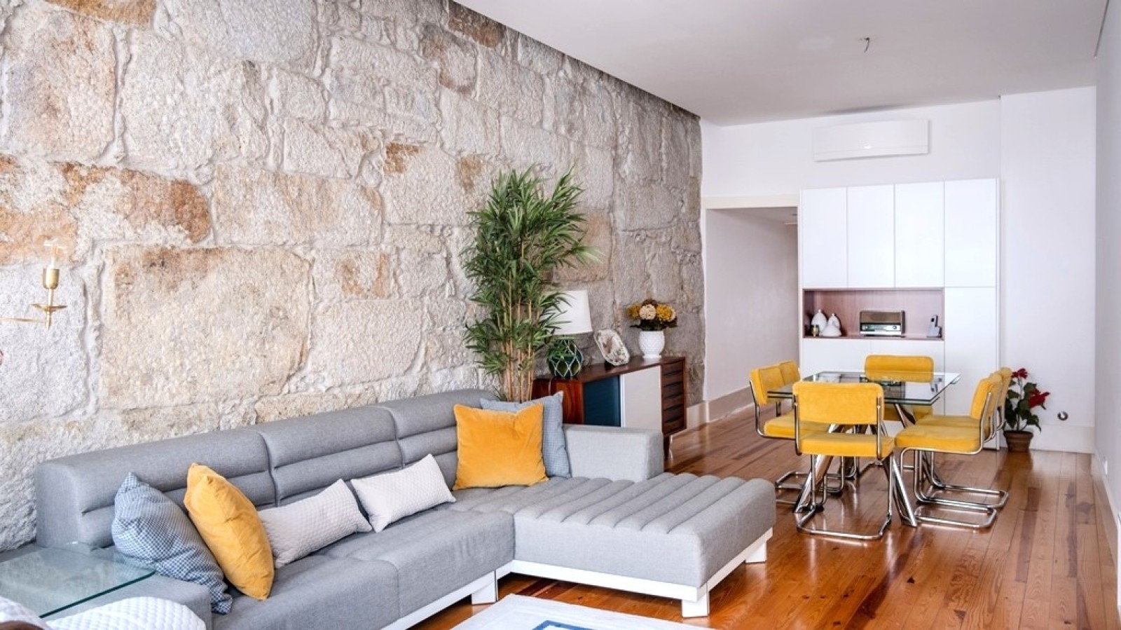 Apartamento T2 com varandas, à venda, no centro do Porto_258344