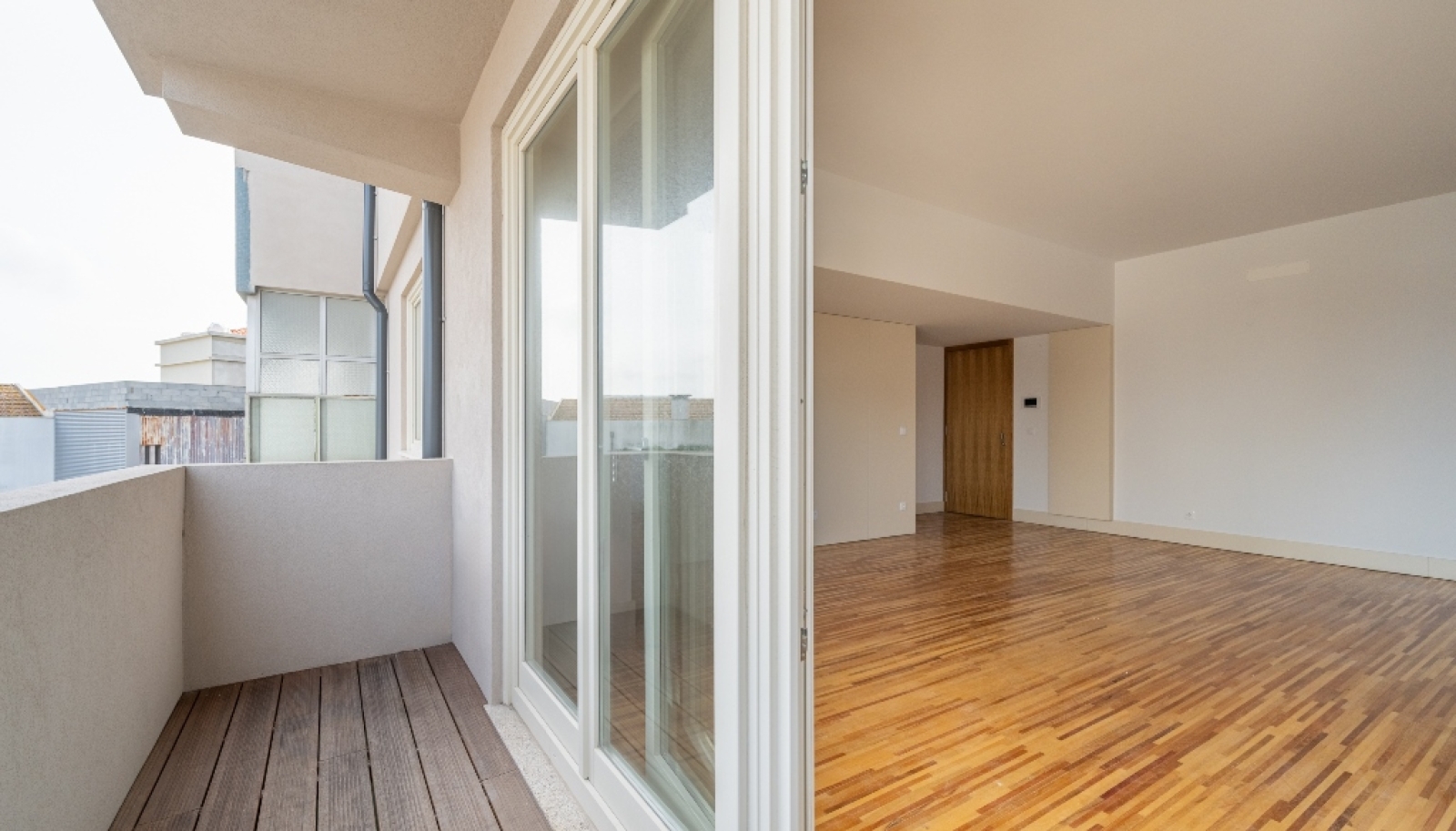 Apartamento T1 com varanda, para venda, no centro do Porto_259170
