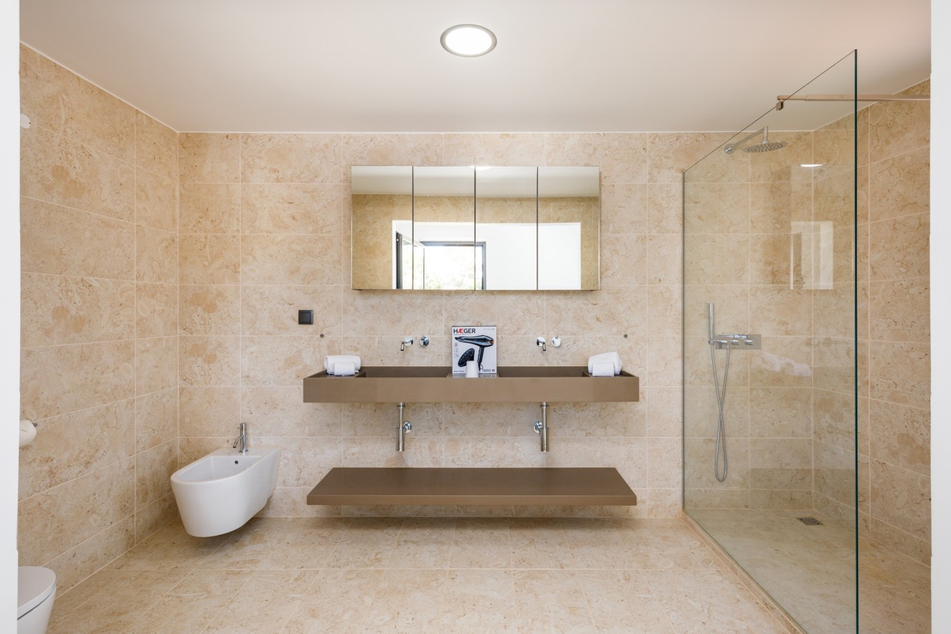 5 Bedroom Villa in luxury condominium with private pool, Carvoeiro, Algarve_259451