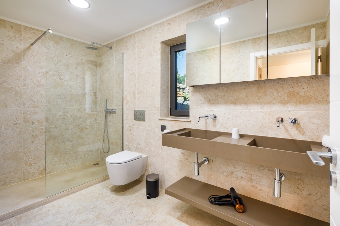5 Bedroom Villa in luxury condominium with private pool, Carvoeiro, Algarve_259453