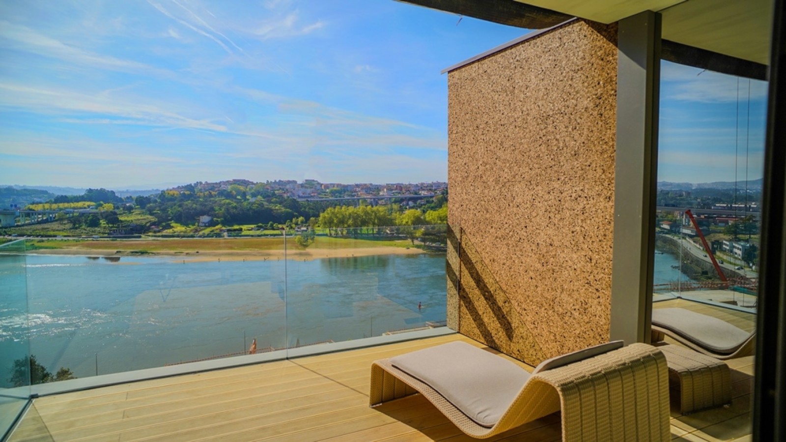 Three + one bedroom duplex apartment with river view, for sale, Porto, Portugal_259998