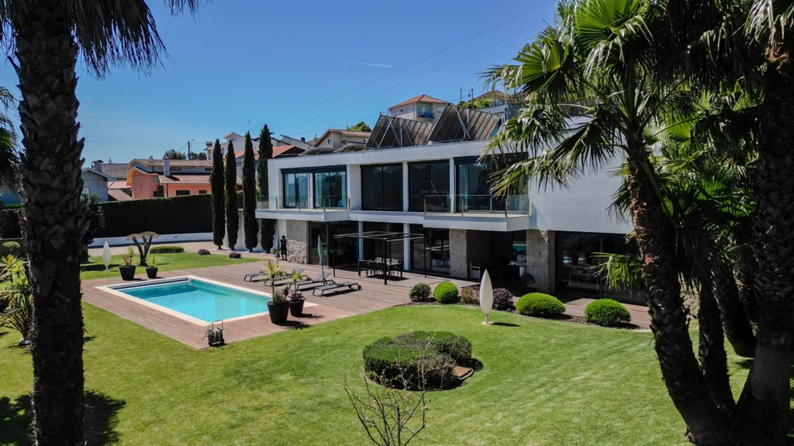 Moradia V3 com jardim e piscina, para venda, São Pedro Cova, Portugal_260813