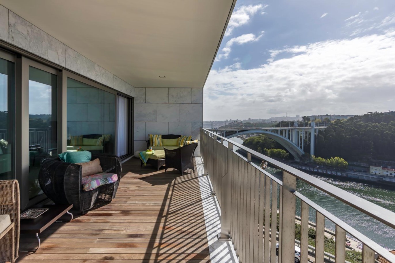 Apartamento T4 com varanda e vistas do rio à Foz, à venda, no Porto_261028