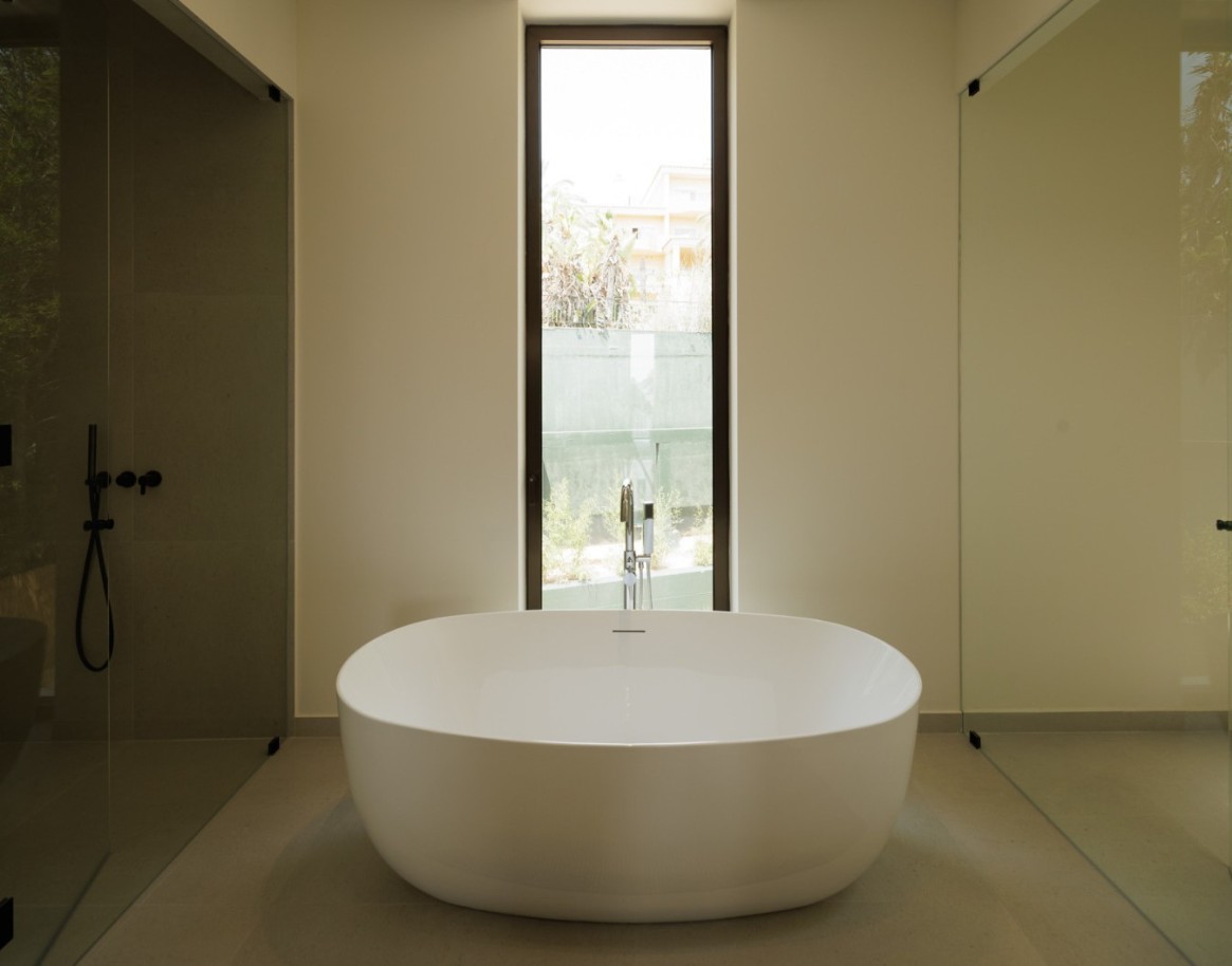 Fantastic modern 4+1-bedroom villa for sale in Quinta do Lago, Algarve_261485