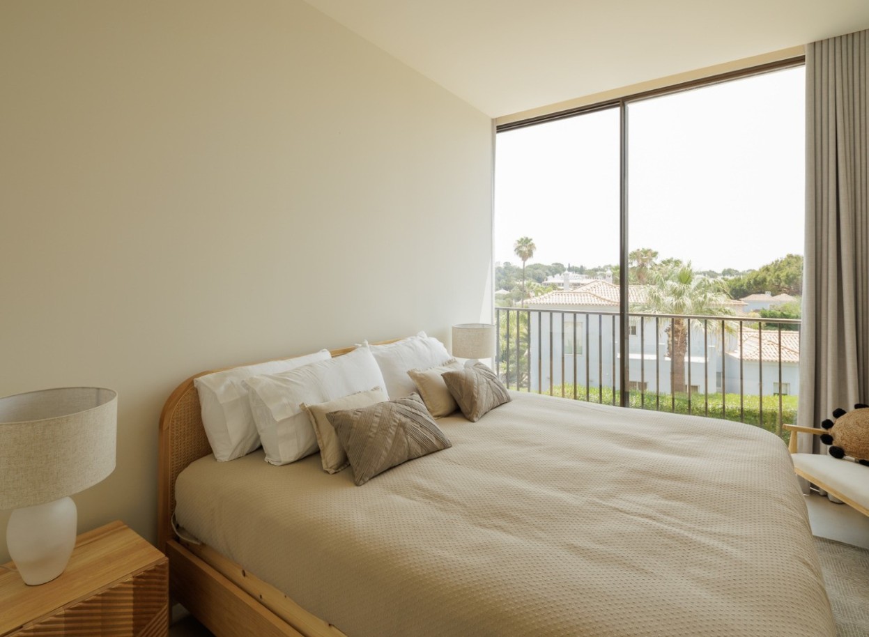 Fantastic modern 4+1-bedroom villa for sale in Quinta do Lago, Algarve_261486