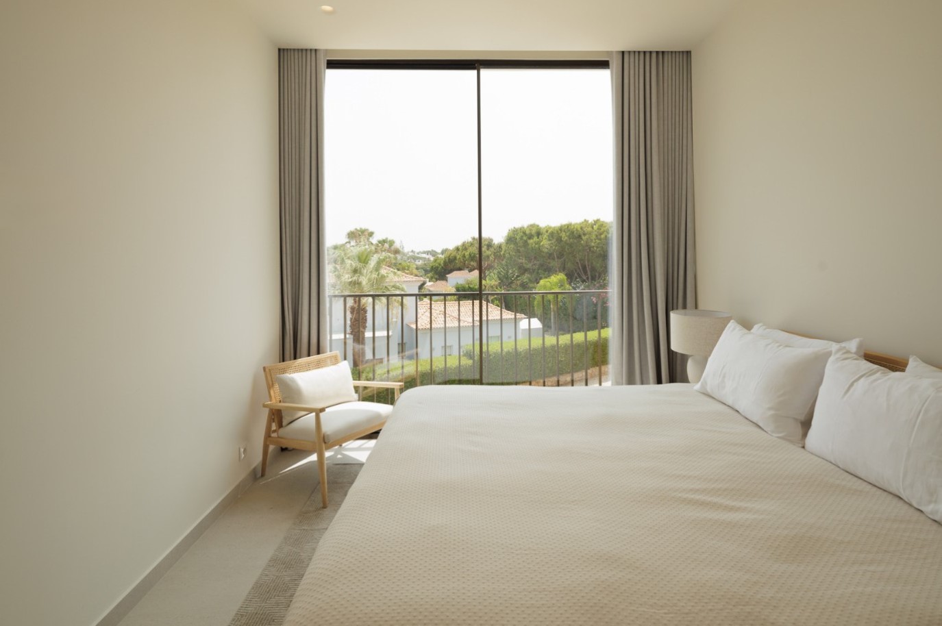 Fantastic modern 4+1-bedroom villa for sale in Quinta do Lago, Algarve_261488