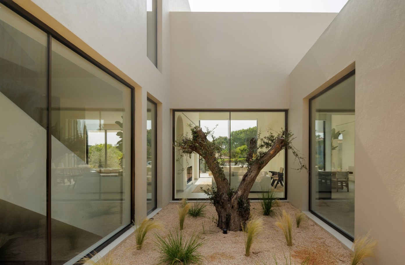 Fantastic modern 4+1-bedroom villa for sale in Quinta do Lago, Algarve_261490