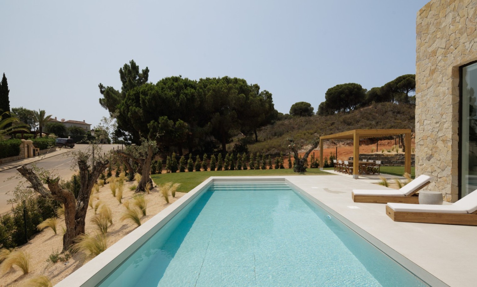Fantastic modern 4+1-bedroom villa for sale in Quinta do Lago, Algarve_261491