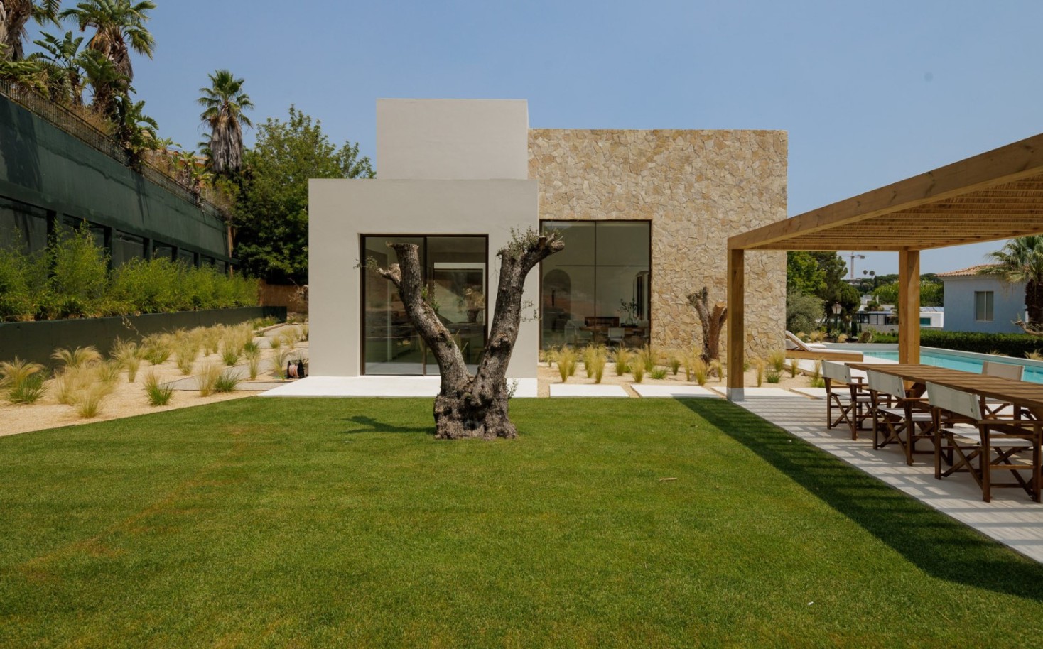 Fantastic modern 4+1-bedroom villa for sale in Quinta do Lago, Algarve_261492