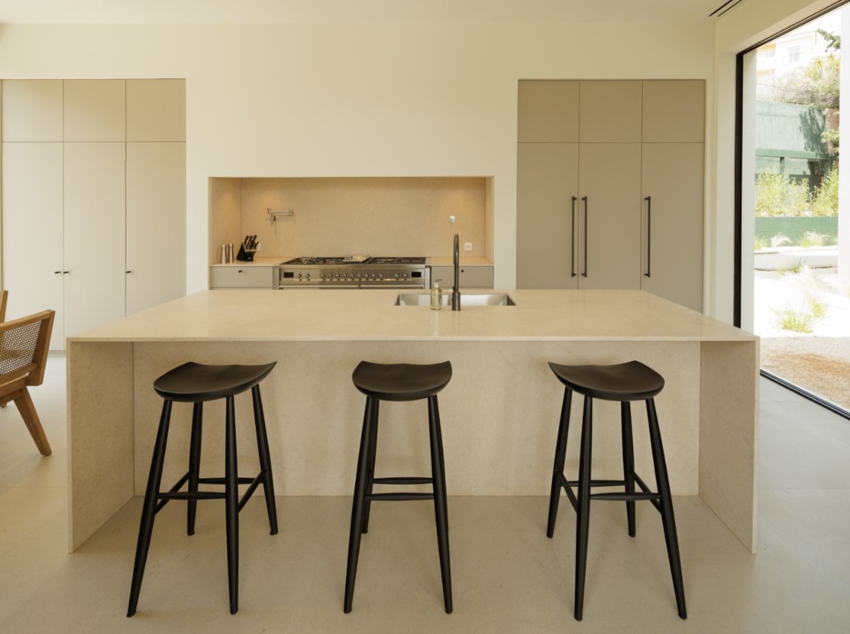 Fantastic modern 4+1-bedroom villa for sale in Quinta do Lago, Algarve_261496