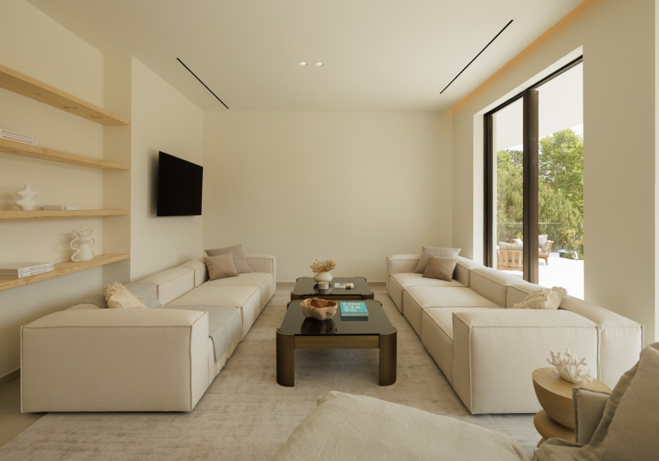 Fantastic modern 4+1-bedroom villa for sale in Quinta do Lago, Algarve_261502