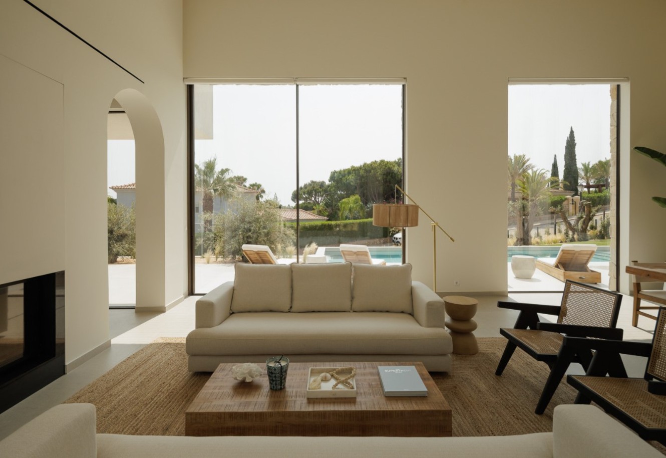 Fantastic modern 4+1-bedroom villa for sale in Quinta do Lago, Algarve_261503
