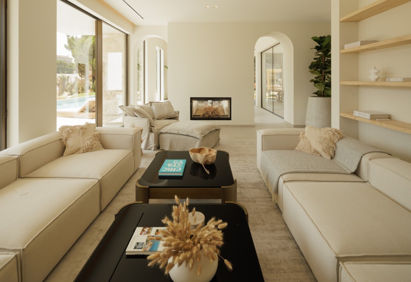 Fantastic modern 4+1-bedroom villa for sale in Quinta do Lago, Algarve_261507