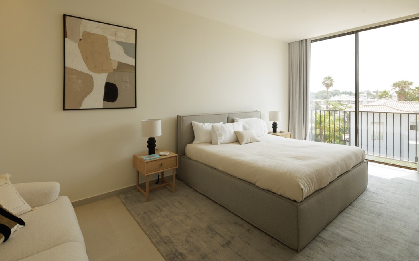 Fantastic modern 4+1-bedroom villa for sale in Quinta do Lago, Algarve_261511