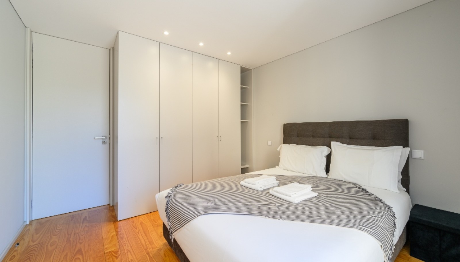 Ein-Schlafzimmer-Wohnung mit Garage, zu verkaufen, Zentrum Porto, Portugal_261841