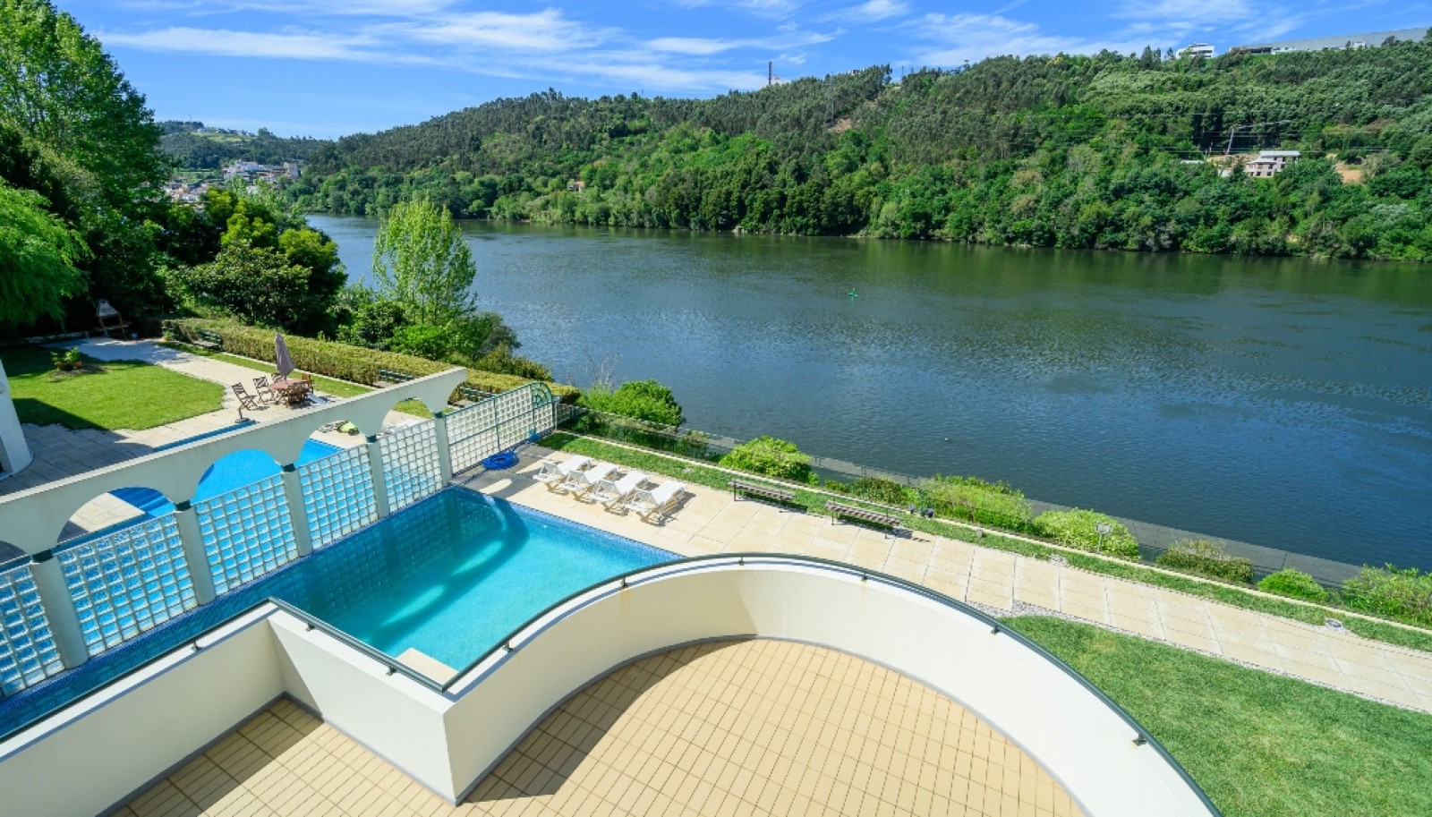 Moradia V4 com piscina e vistas de rio, à venda, em Foz do Sousa_262032