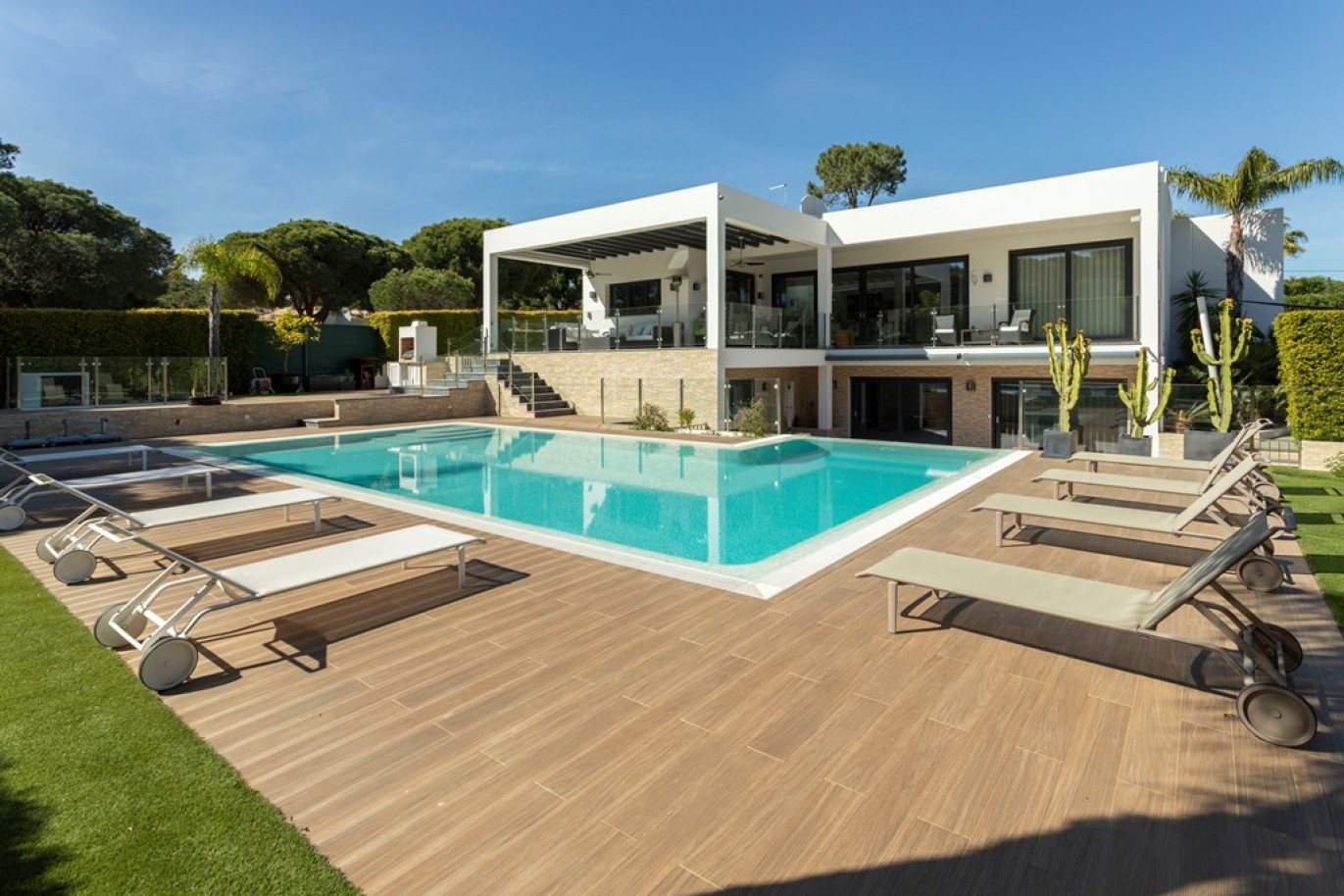 Fantástica ampla moradia V4 com piscina, para venda em Vilamoura, Algarve_262877