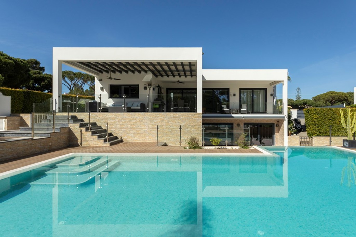 Fantástica ampla moradia V4 com piscina, para venda em Vilamoura, Algarve_262879