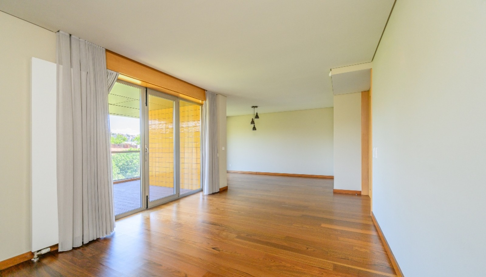 Apartamento moderno com varanda e vistas rio, para venda, no Porto_263953