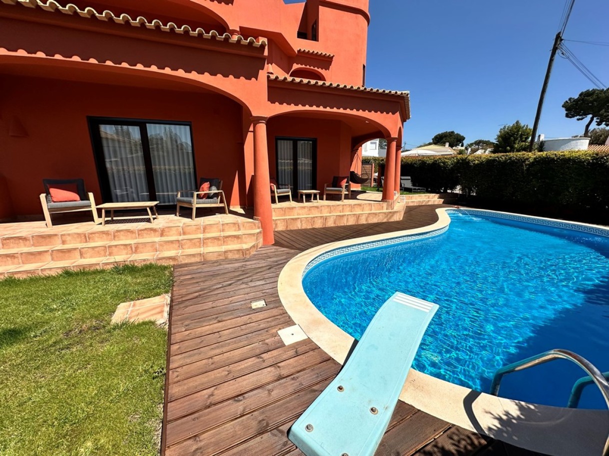 Large 4-bedroom villa with pool for sale in Vilamoura, Algarve_264122