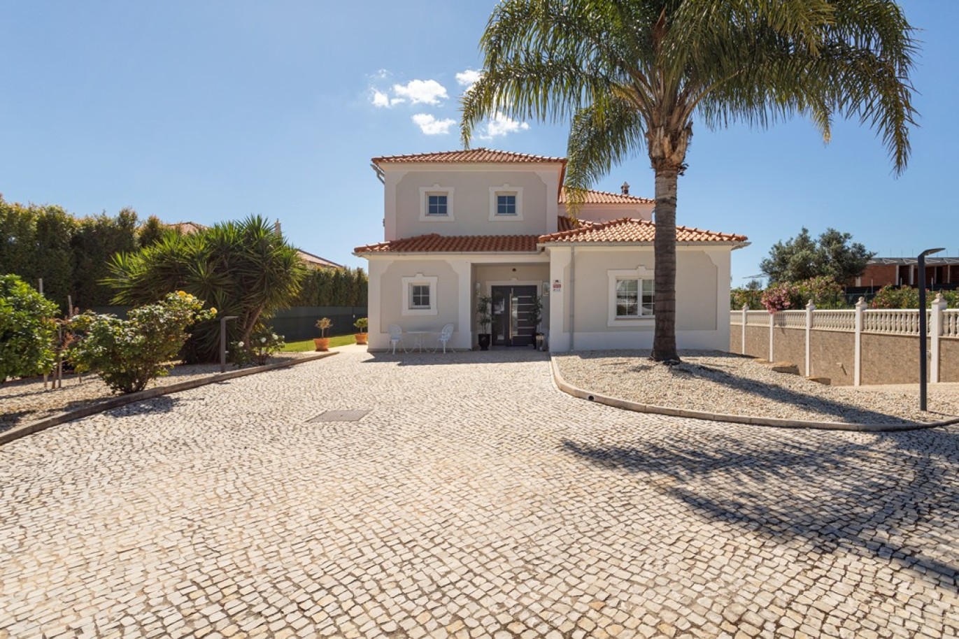 5-bedroom villa with pool, for sale in Vilamoura, Algarve_264465