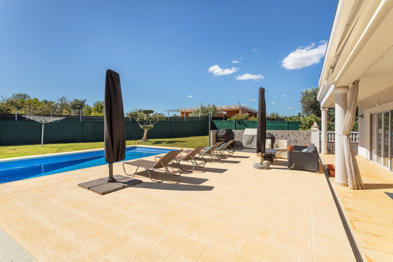 Moradia V5 com piscina, para venda em Vilamoura, Algarve_264468