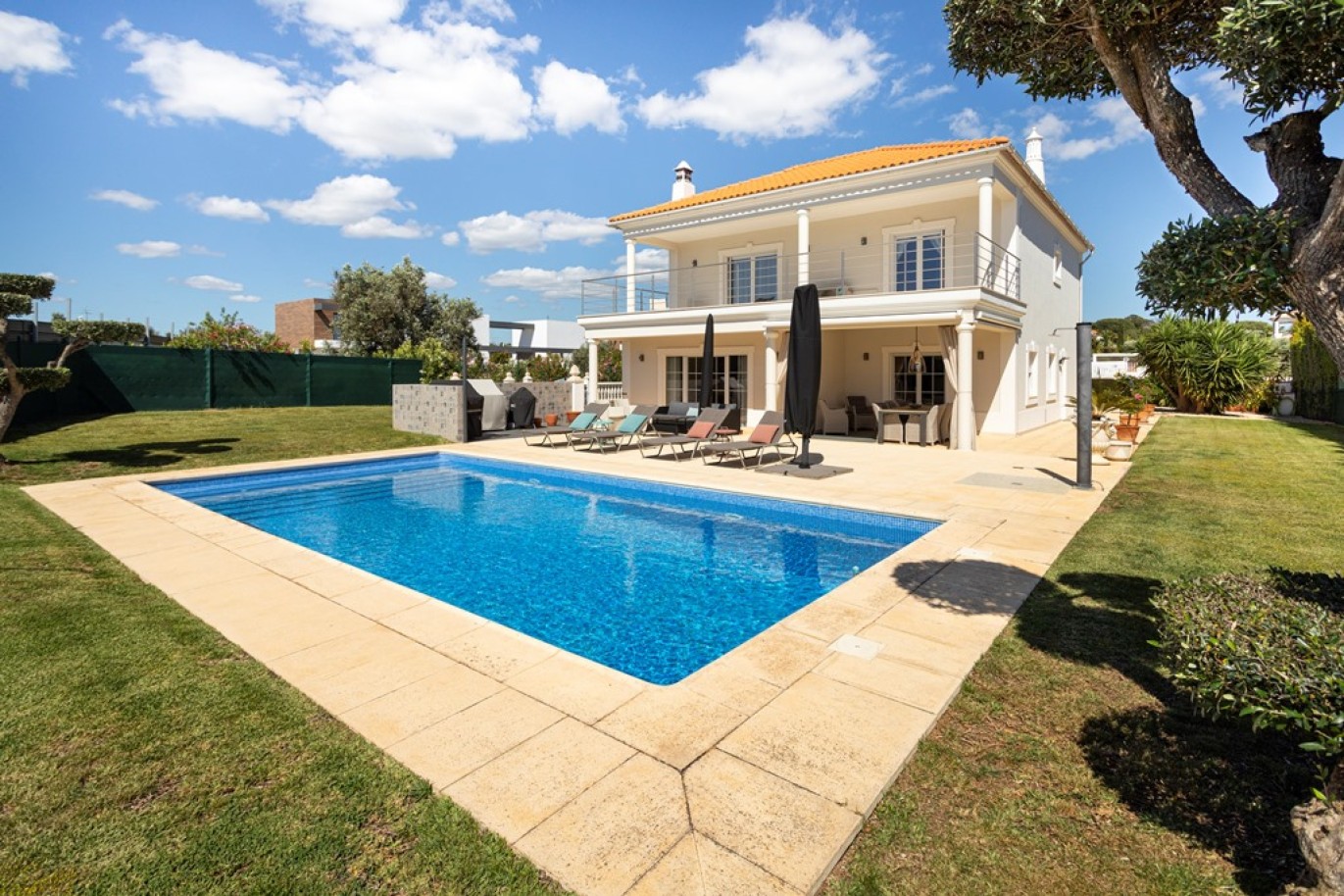 Moradia V5 com piscina, para venda em Vilamoura, Algarve_264472