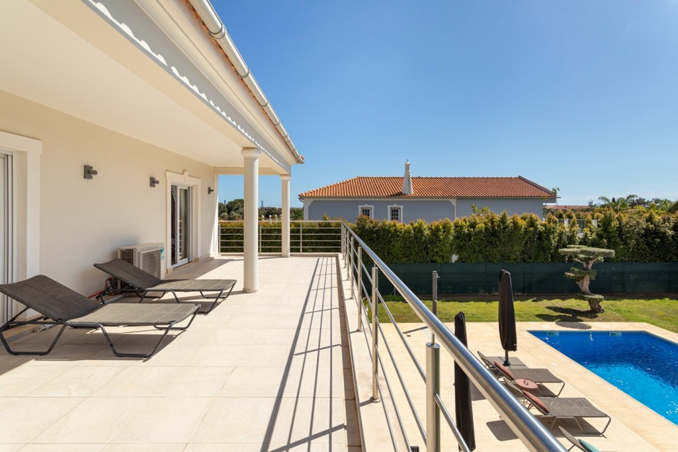 Moradia V5 com piscina, para venda em Vilamoura, Algarve_264474