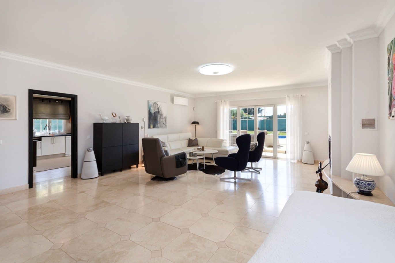 5-bedroom villa with pool, for sale in Vilamoura, Algarve_264479