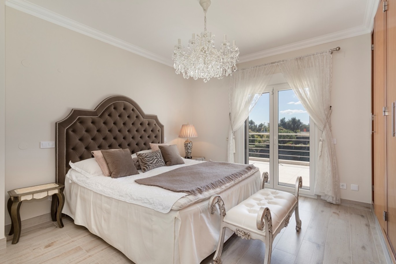 5-bedroom villa with pool, for sale in Vilamoura, Algarve_264482