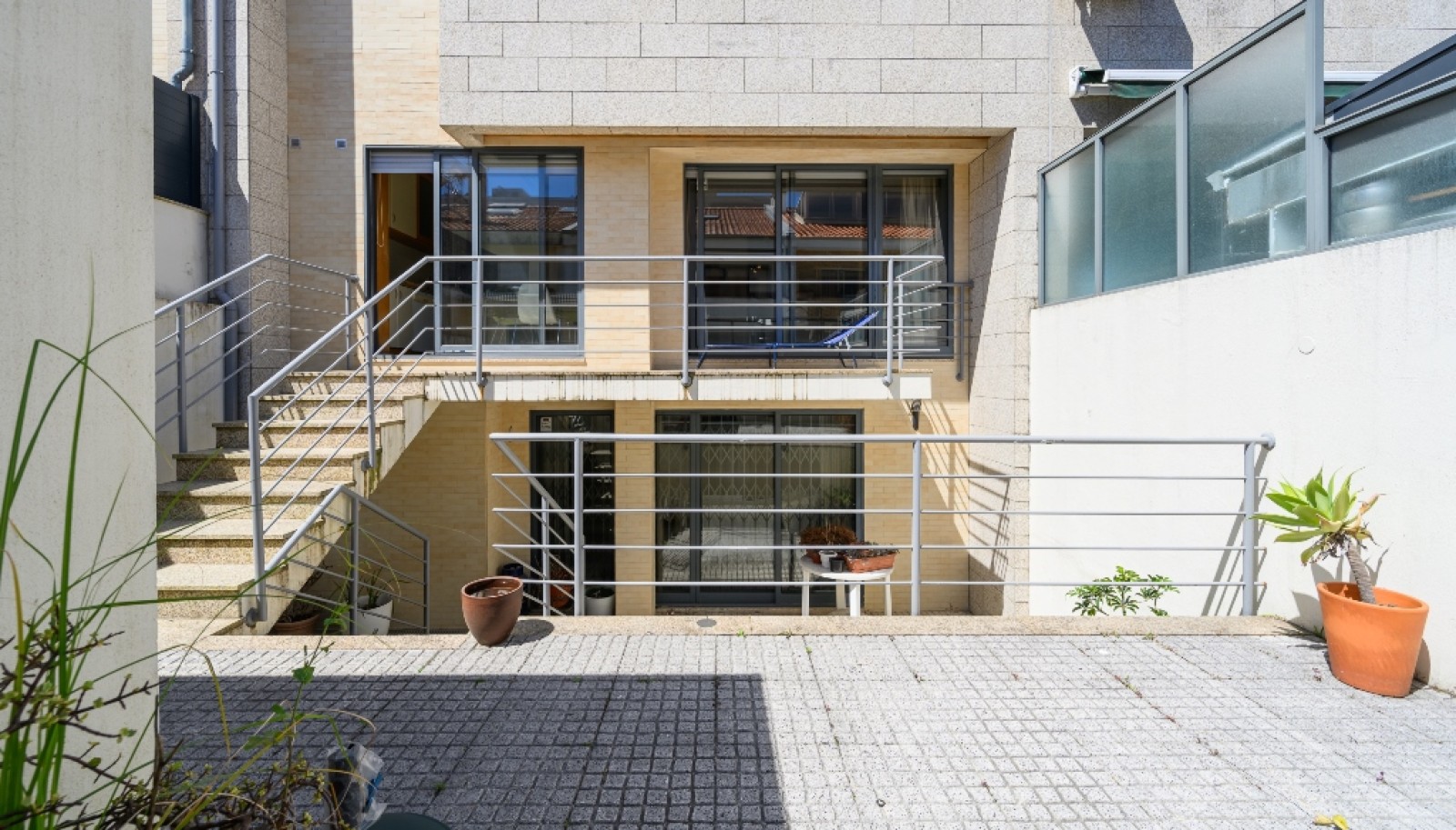 Villa de 4 dormitorios con patio y balcón, en venta, Matosinhos, Portugal_265728
