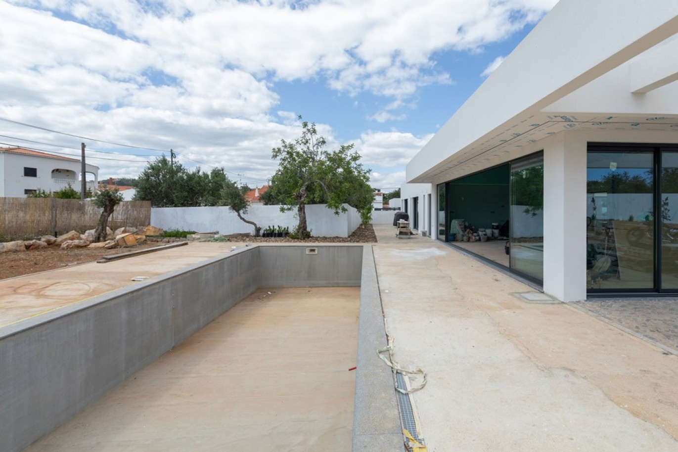 Moderna villa de 4 dormitorios en construcción, en venta en São Brás de Alportel, Algarve_266709